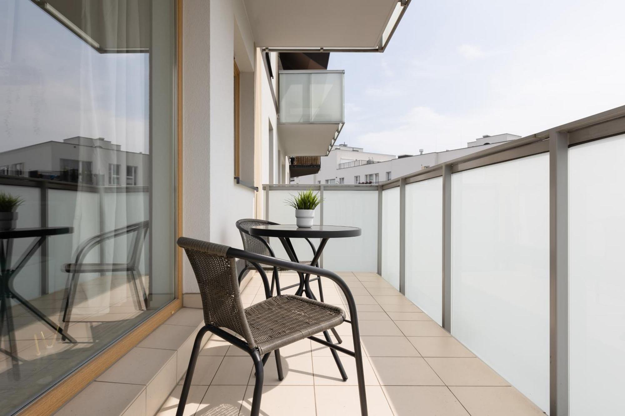 Metro Bielany Apartments By Noclegi Renters Varsavia Esterno foto